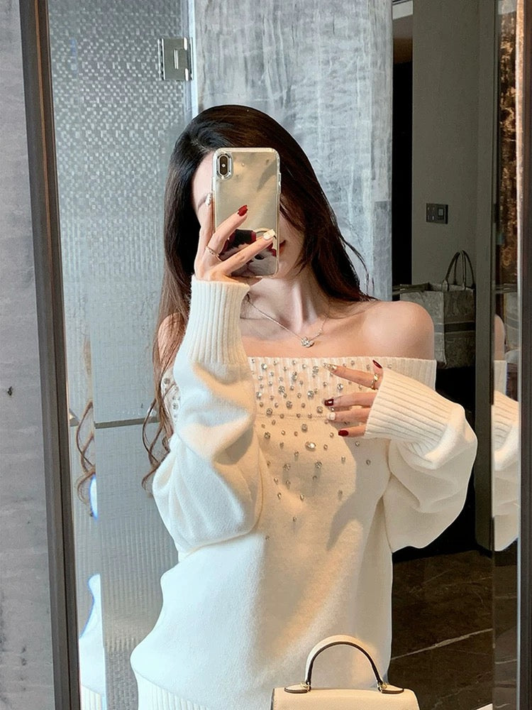 Off-the-shoulder white moonlight rhinestone long-sleeved knit sweater for women, autumn and winter, exquisite and high-end, pure and sexy loose top.