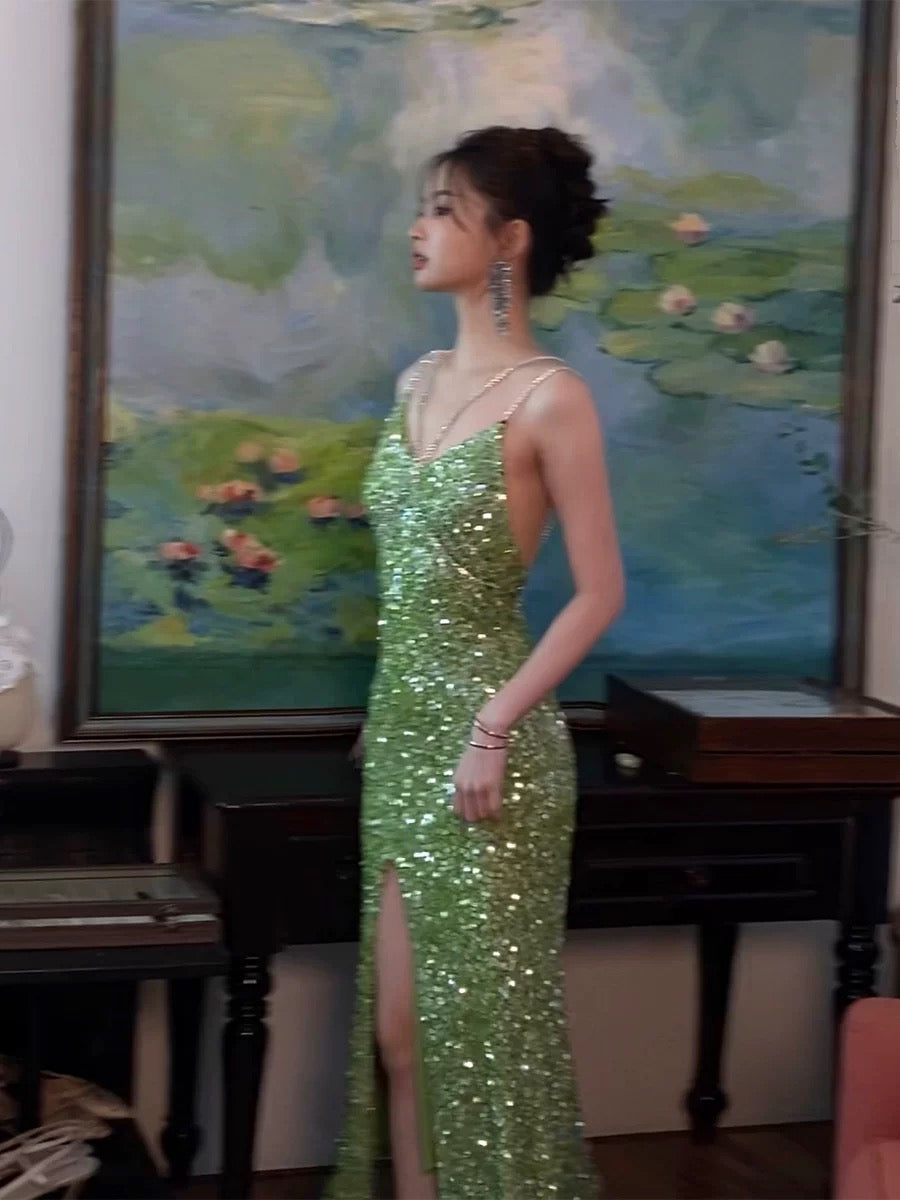 Green sequined mermaid-style dress with a shimmering diamond chain, halter neck, backless design, perfect for Christmas parties and year-end parties – French chic.