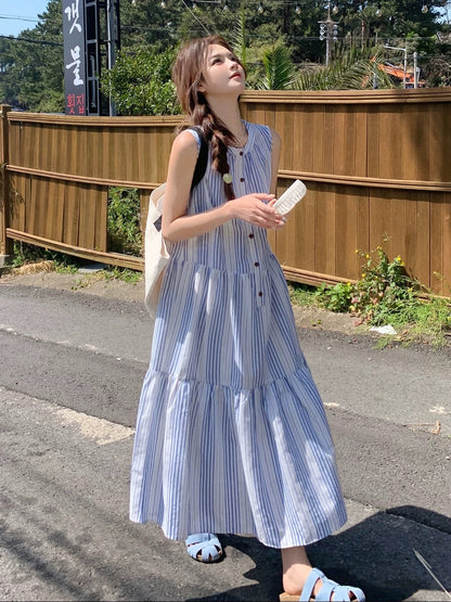 Fresh and age-reducing blue and white vertical striped round-neck sleeveless dress for women 2025 season summer temperament slim vest long skirt