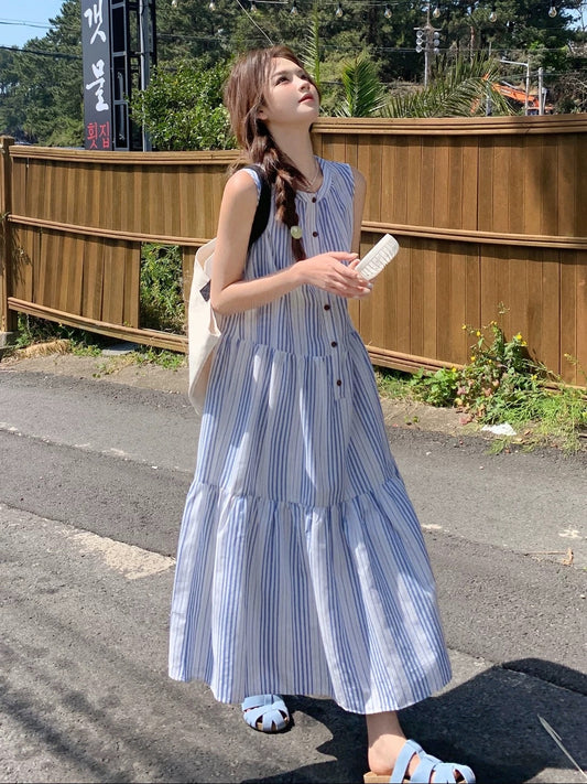 Fresh and age-reducing blue and white vertical striped round-neck sleeveless dress for women 2025 season summer temperament slim vest long skirt