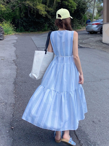 Fresh and age-reducing blue and white vertical striped round-neck sleeveless dress for women 2025 season summer temperament slim vest long skirt