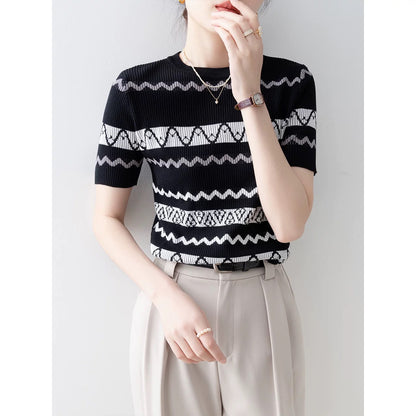 White round neck wave striped sweater female 2025 new summer slim fit pullover unique beautiful short-sleeved top