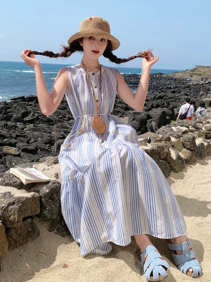 Fresh and age-reducing blue and white vertical striped round-neck sleeveless dress for women 2025 season summer temperament slim vest long skirt