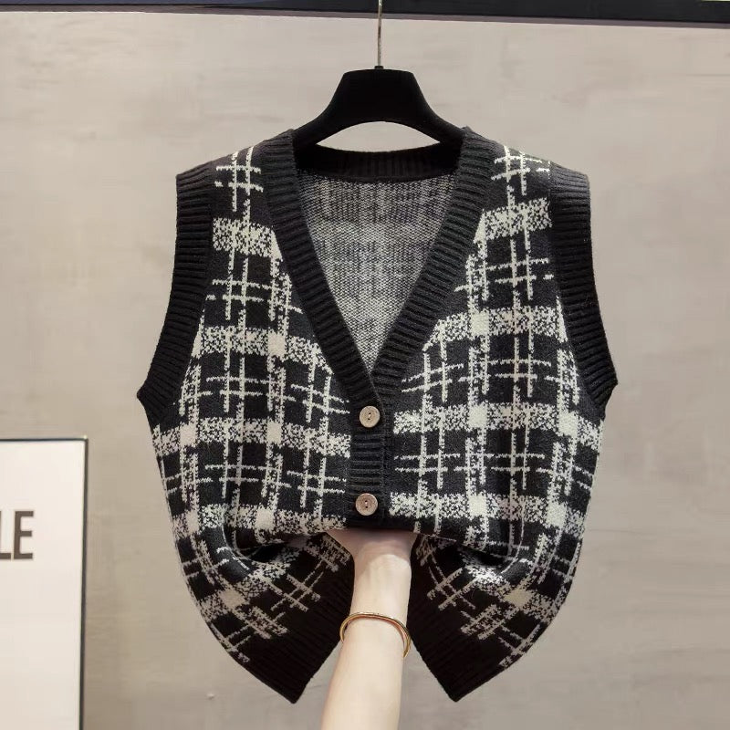 V-neck knitted cardigan vest vest women 2025 autumn and winter new loose outer wear vest layered sweater waistcoat trend
