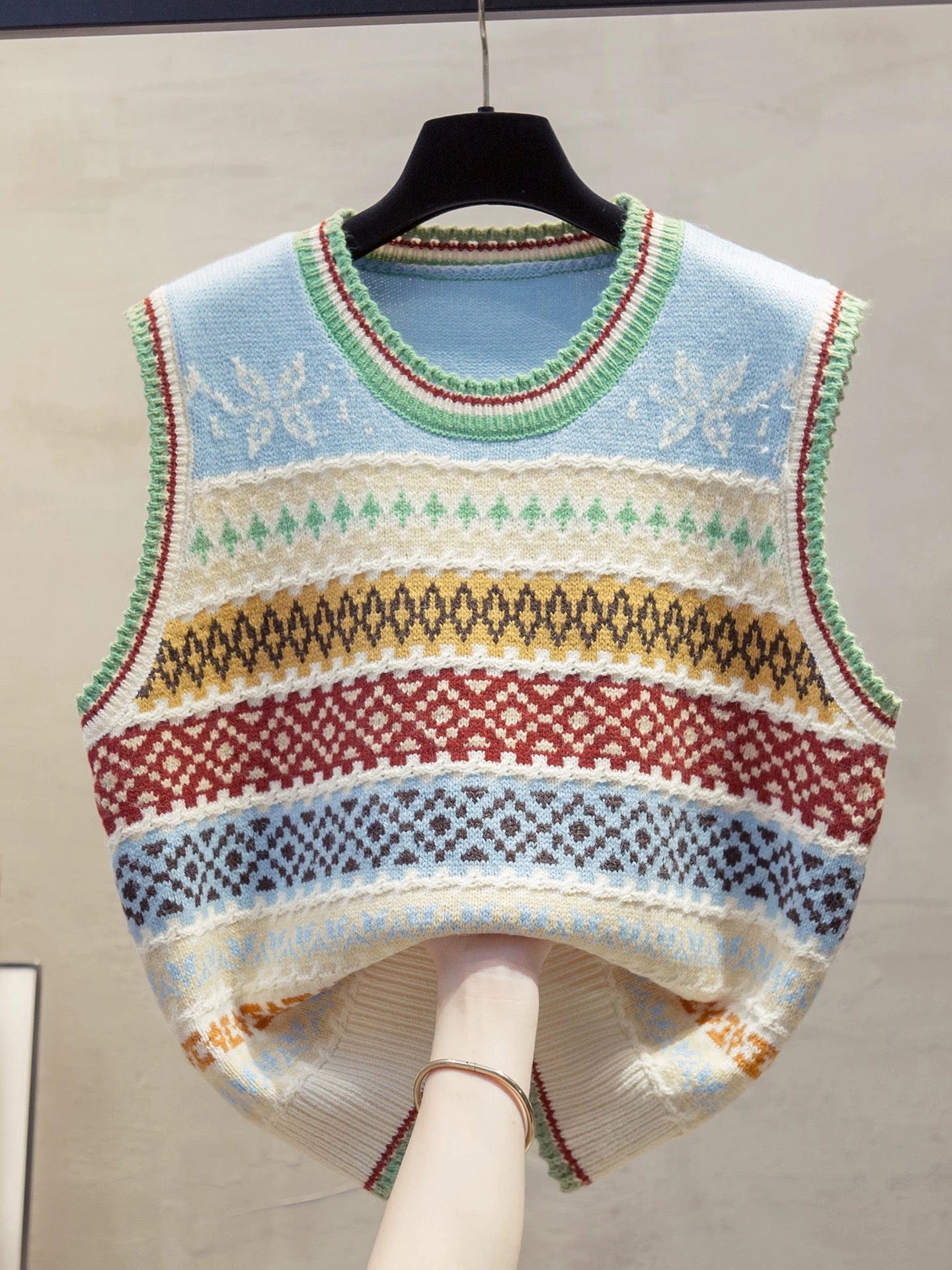 Round neck jacquard knitted vest vest women 2025 autumn and winter new loose outer wear vest layered sweater waistcoat trend