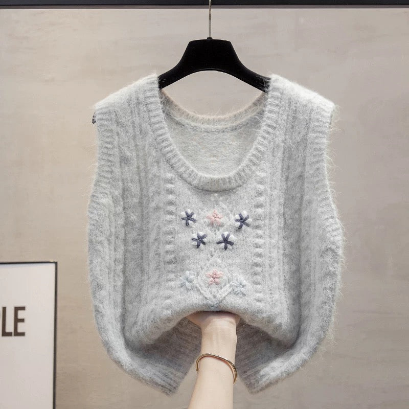 Handmade flower hollow round neck knitted vest vest women 2025 autumn and winter new loose outer wear vest sweater waistcoat