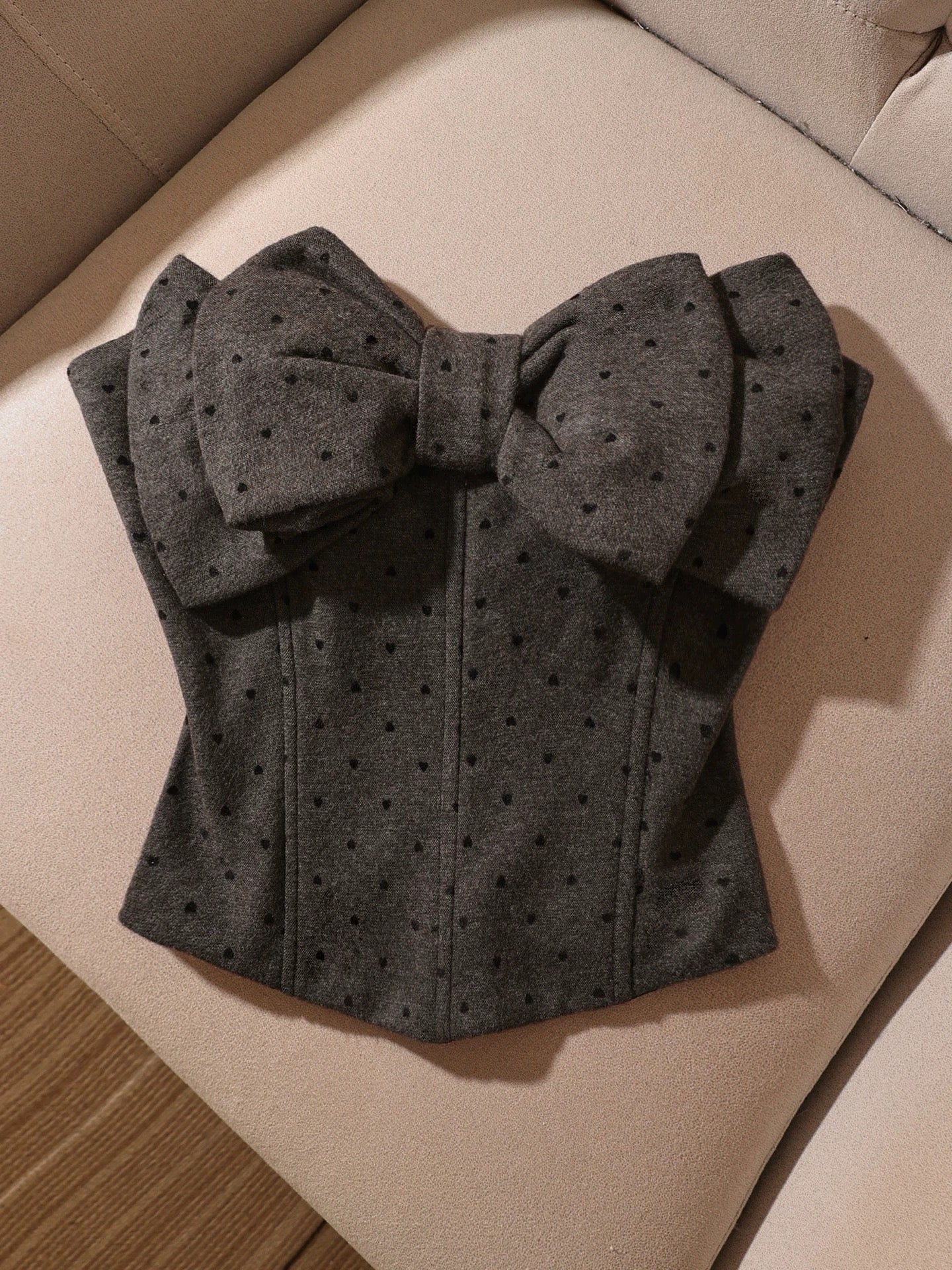 French-style bow-tie strapless vest for women, unique style, slim fit, polka dot top, sophisticated, sweet and spicy, pure and alluring.