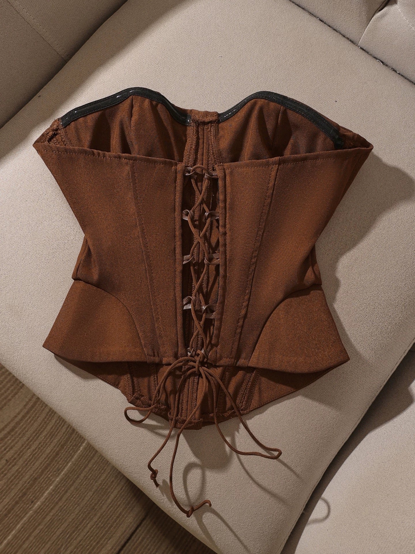 French retro lace-up vest for women, slimming, elegant, sophisticated, unique, sexy design, hot girl style.