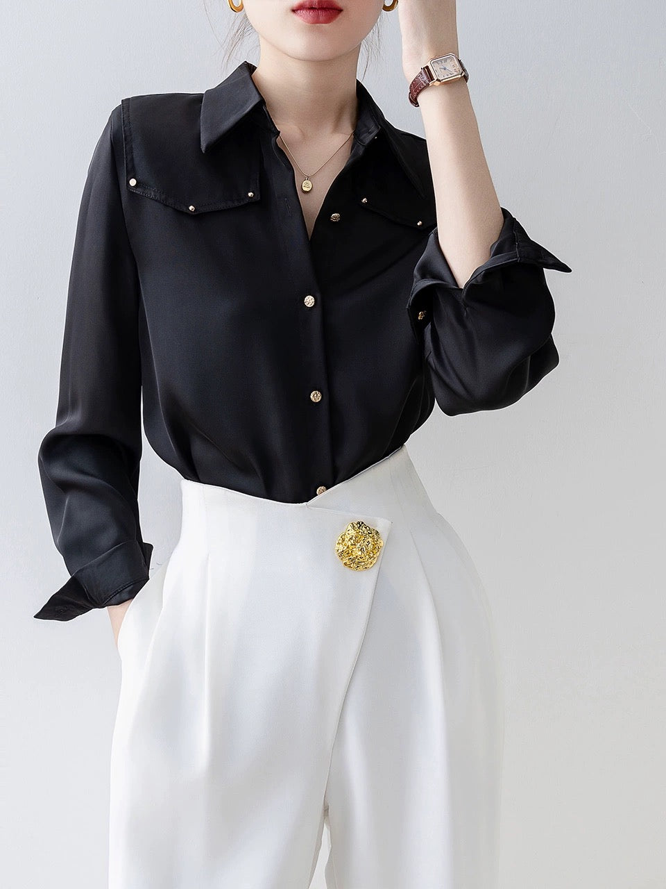 2024 early spring new style this year's popular black shirt French unique unique top spring women's shirt