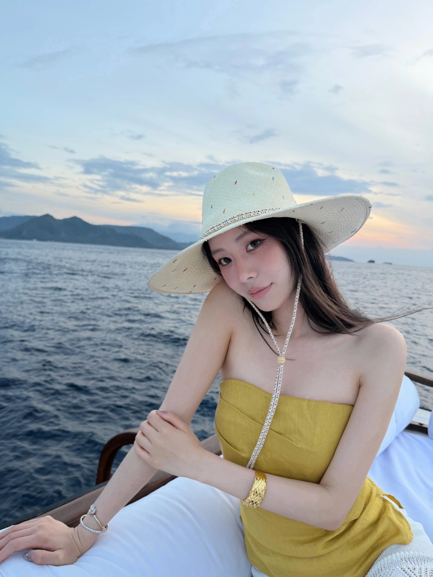 [In Stock] DailyDash "Sunrise" 100% Linen Pleated Design Summer Slimming Bandeau Top