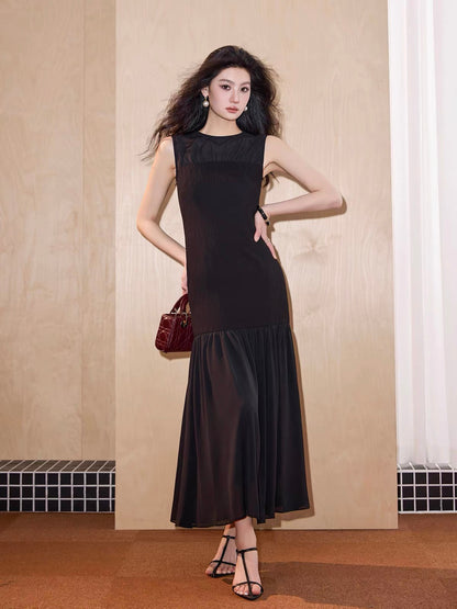 Exquisitely Tailored: Hepburn-Style Minimalist Sleeveless Maxi Dress – A Slim-Fit, Waist-Cinching Mermaid Dress That Flatters the Figure.