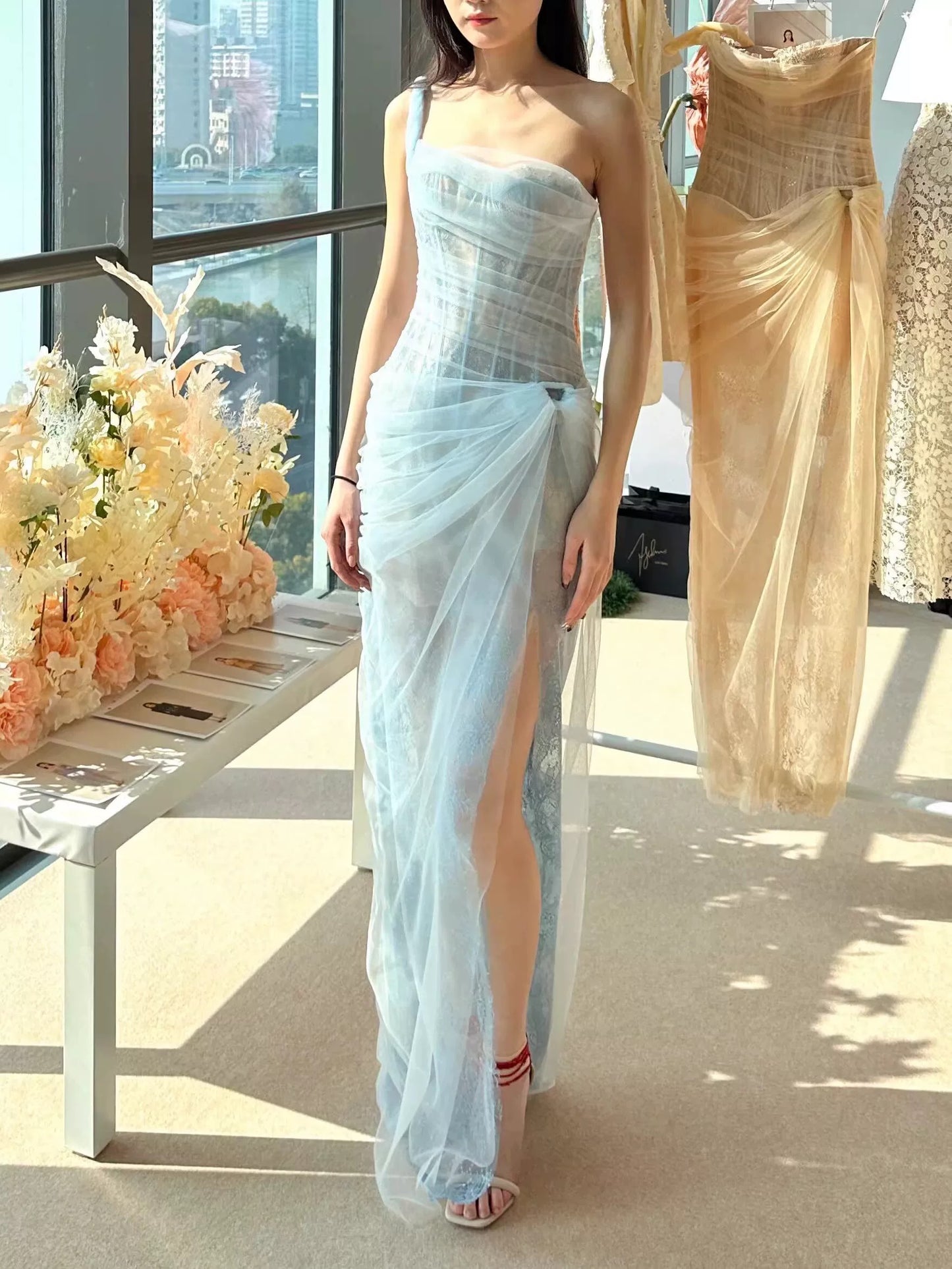 Vietnam's niche light gauze tube top suspender dress, high-end dress, salt style, light and mature style mesh skirt, seaside D6655