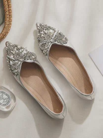 Stunning French-style rhinestone flats—chic, comfortable, and perfect for pairing with skirts; a gorgeous new low-cut, pointed-toe design for Summer 2026.