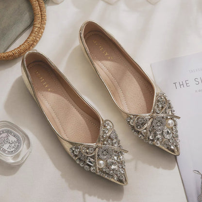 Stunning French-style rhinestone flats—chic, comfortable, and perfect for pairing with skirts; a gorgeous new low-cut, pointed-toe design for Summer 2026.