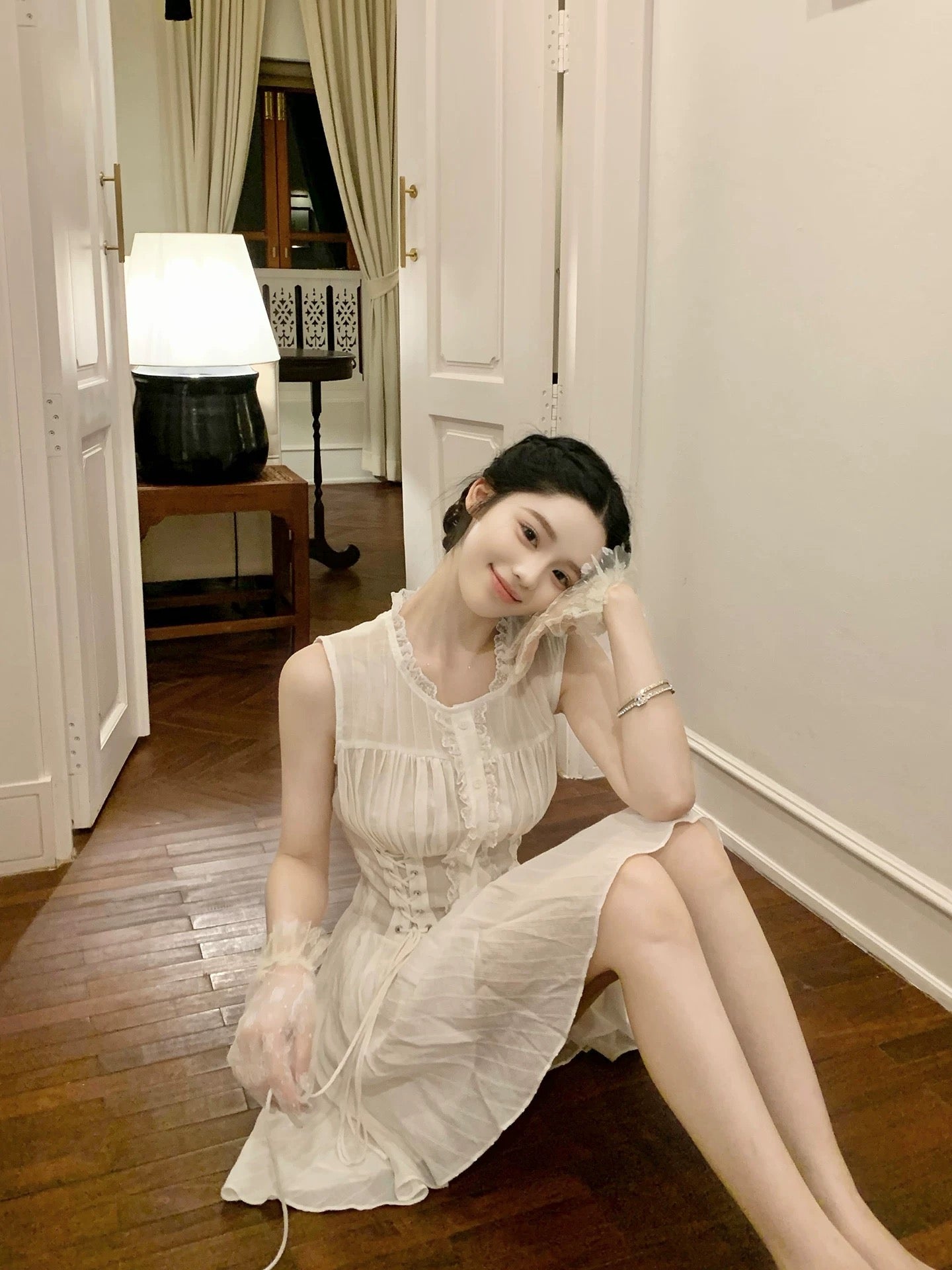 Hotdog is hot! [Jasmine Bookmark] White tie-waist slimming midi dress for women.
