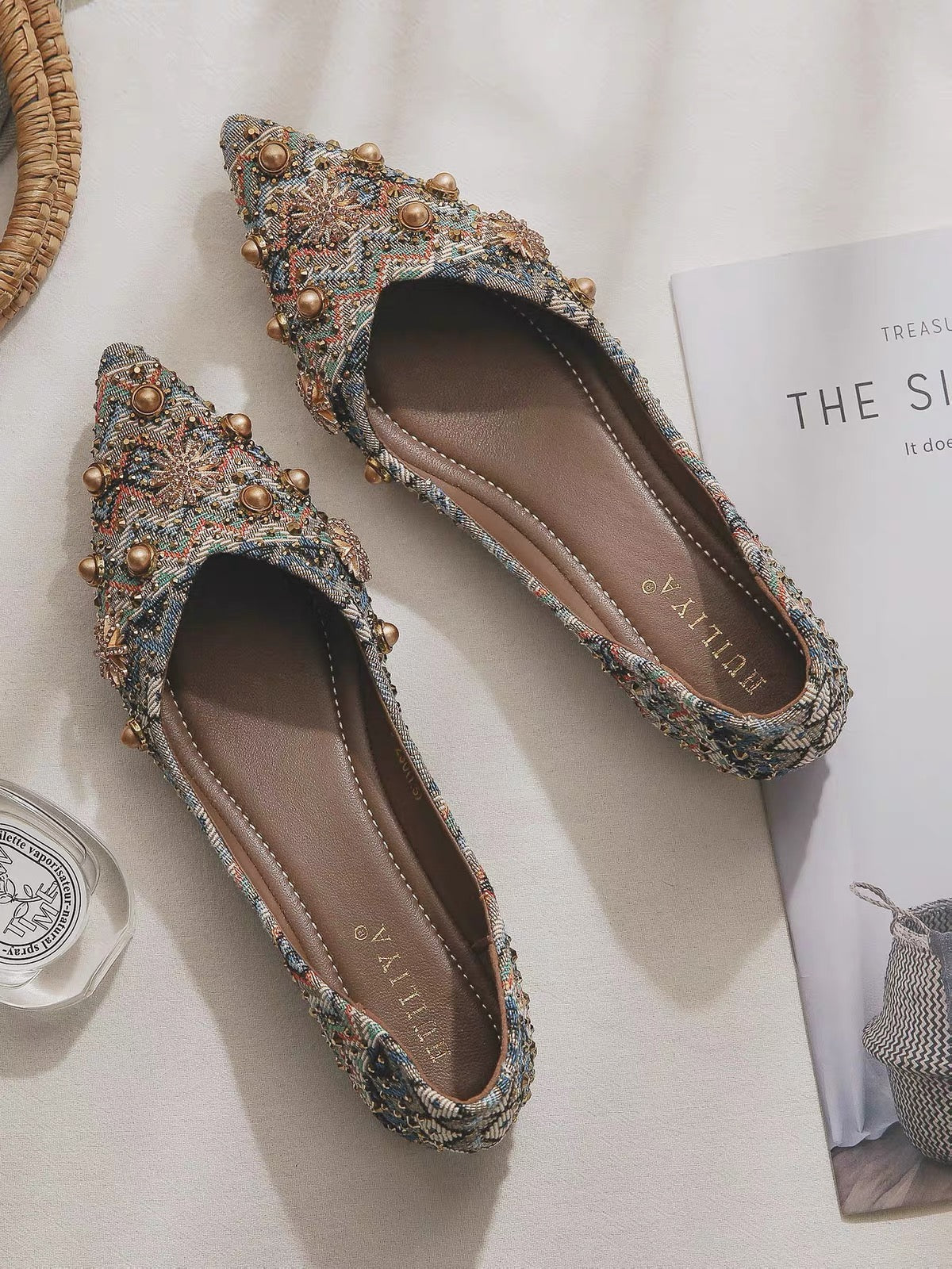 2026 New Style: Women's Vintage-Inspired Pointed-Toe Flats – Shallow-Cut, Slip-On "Driving Shoe" Style – Perfect for Pairing with Skirts (Spring/Summer)