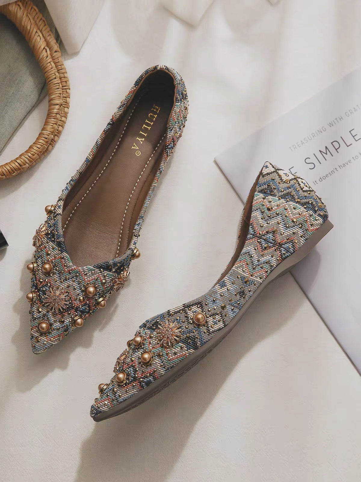 2026 New Style: Women's Vintage-Inspired Pointed-Toe Flats – Shallow-Cut, Slip-On "Driving Shoe" Style – Perfect for Pairing with Skirts (Spring/Summer)