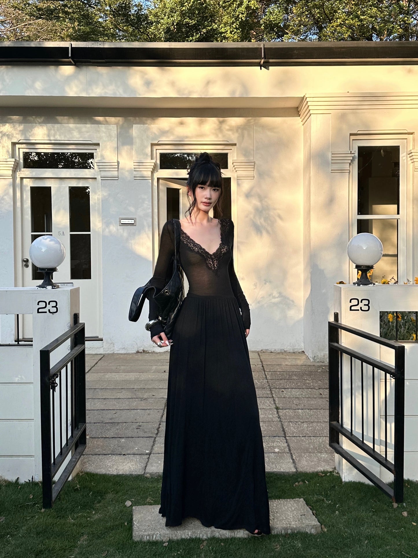 VENUIE Hepburn-style black knit dress, autumn/winter V-neck banquet long-sleeved evening gown, lace A-line maxi dress