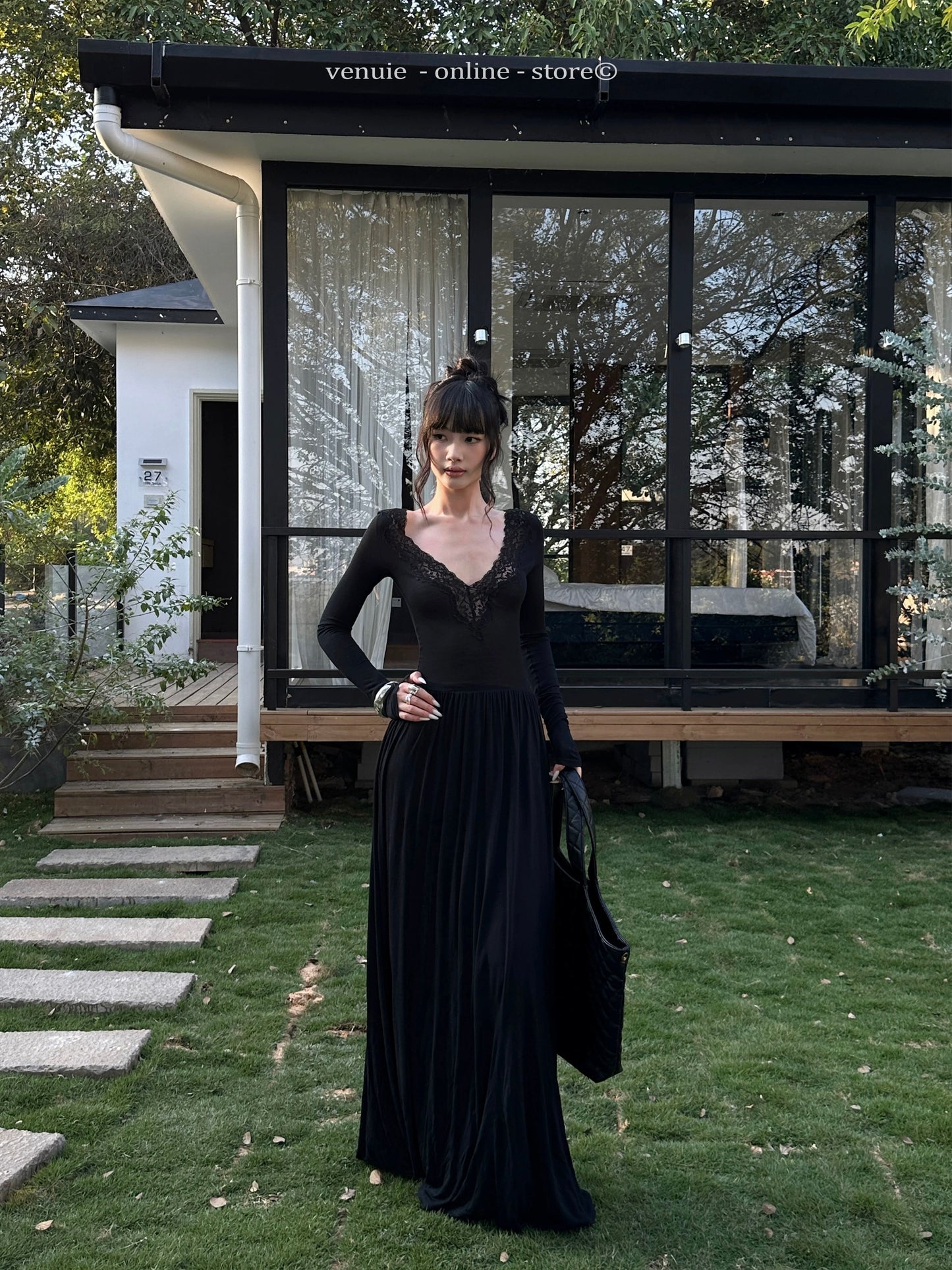 VENUIE Hepburn-style black knit dress, autumn/winter V-neck banquet long-sleeved evening gown, lace A-line maxi dress