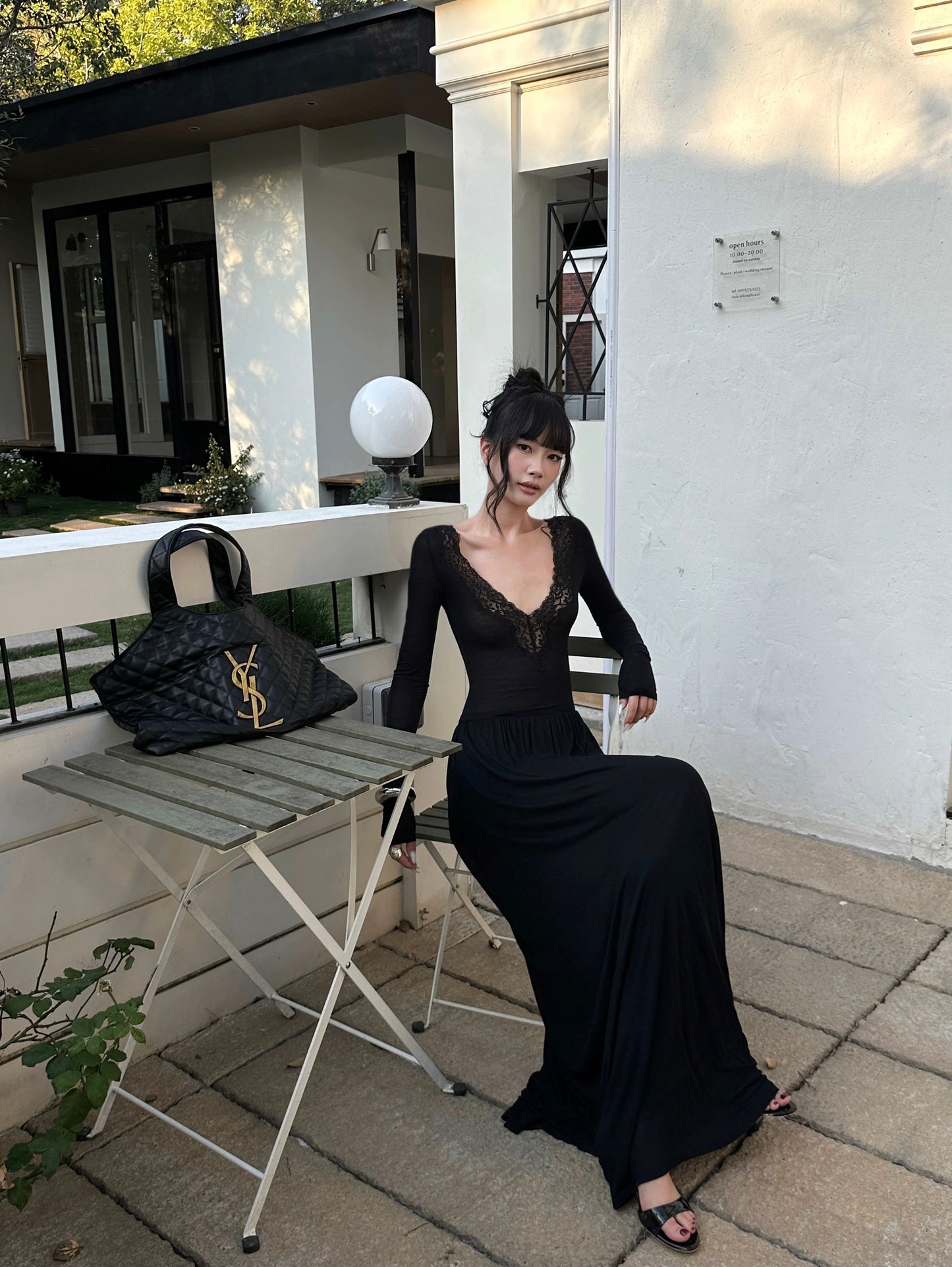 VENUIE Hepburn-style black knit dress, autumn/winter V-neck banquet long-sleeved evening gown, lace A-line maxi dress