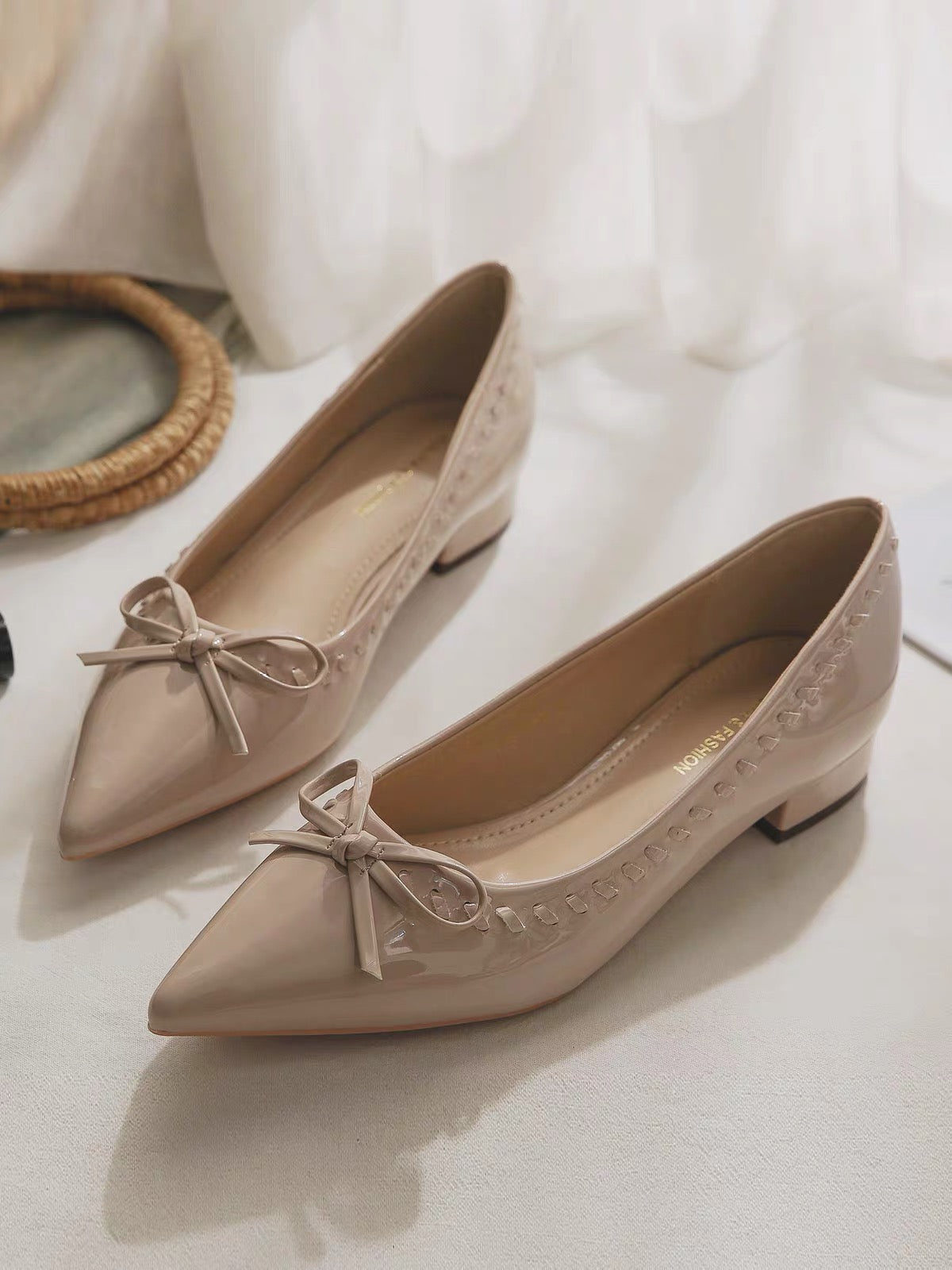 2026 New French-Style "Fairy-Chic" Women's Shoes: Low-Heel, Block-Heel, Pointed-Toe Pumps—Perfect for Pairing with Dresses