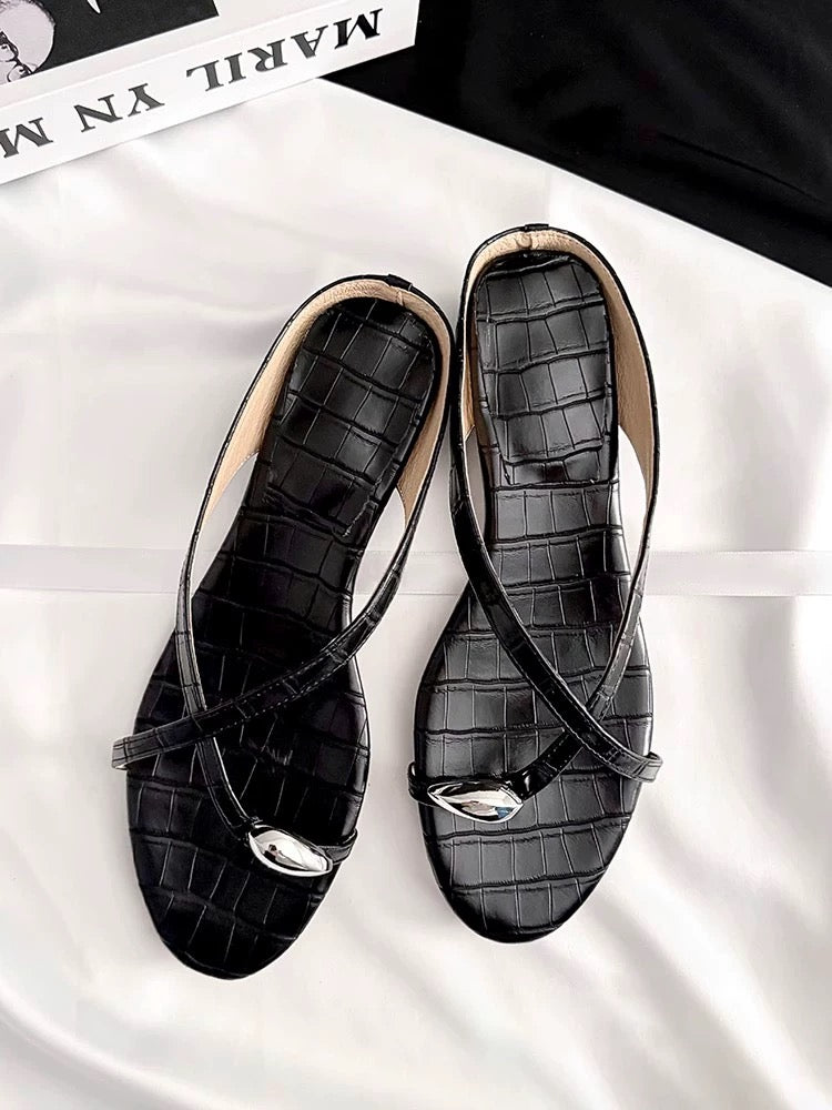 2026 New Genuine Leather Crocodile Pattern Thong Strappy Low-Heel Sandals for Women, Summer Wear, Flip-Toe Kitten Heel Sandals