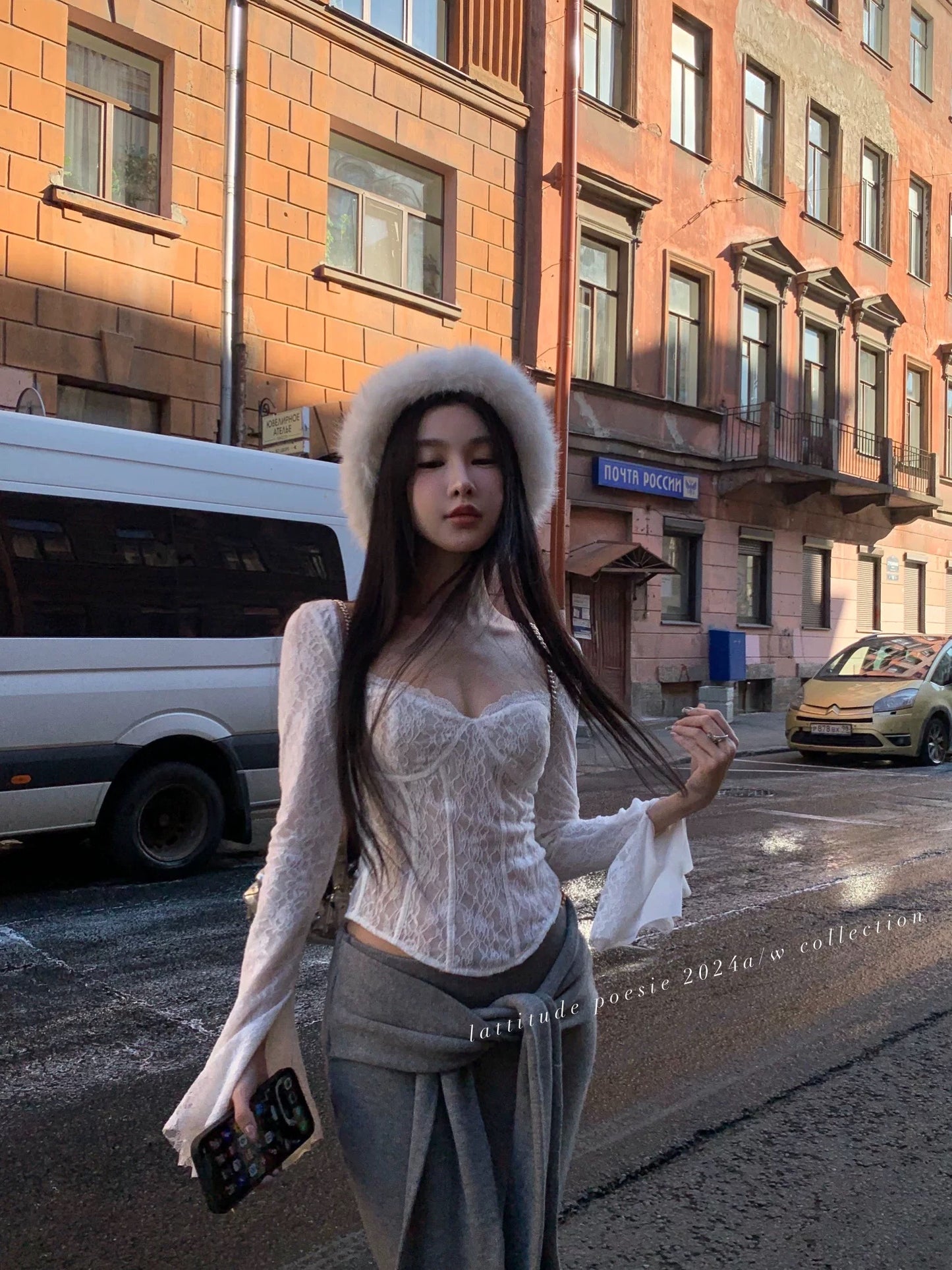LATTITUDE/Yang Xiaolu snowflake Lace fishtail base layer top with flared sleeves for a slimming inner layer