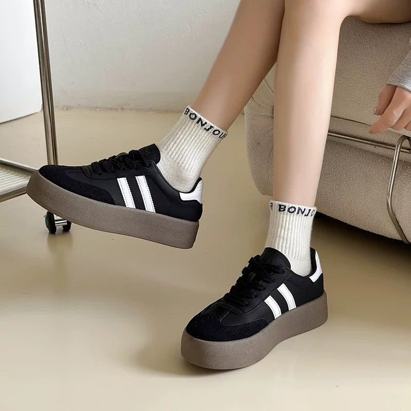 White shoes for women, thick soles, 2024 spring and autumn new Forrest training shoes, versatile casual sneakers, platform lace-up shoes