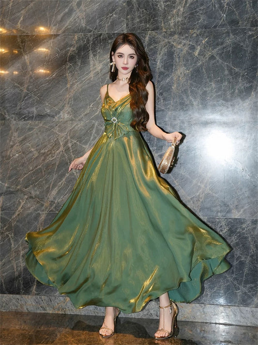 Niche design suspender dress for women summer 2024 new hot style high-end green seaside beach skirt