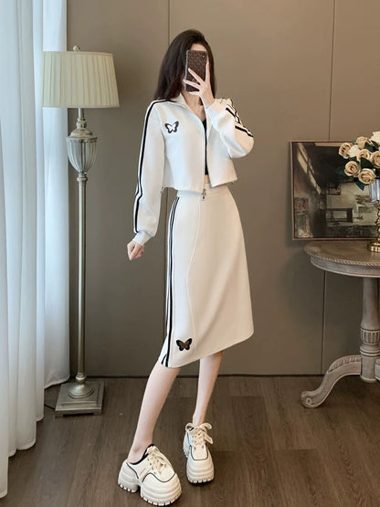 This year's popular beautiful suit skirts in autumn and winter are slim, elegant, casual and sports-style half-length skirts.