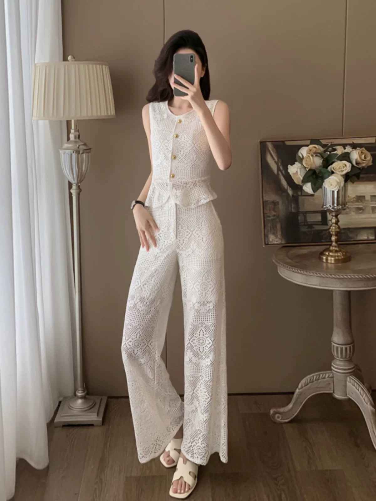 Summer clothes are paired with a complete set of fashionable age-reducing temperament for ladies, high-end lace sleeveless wide-leg pants two-piece suit for women