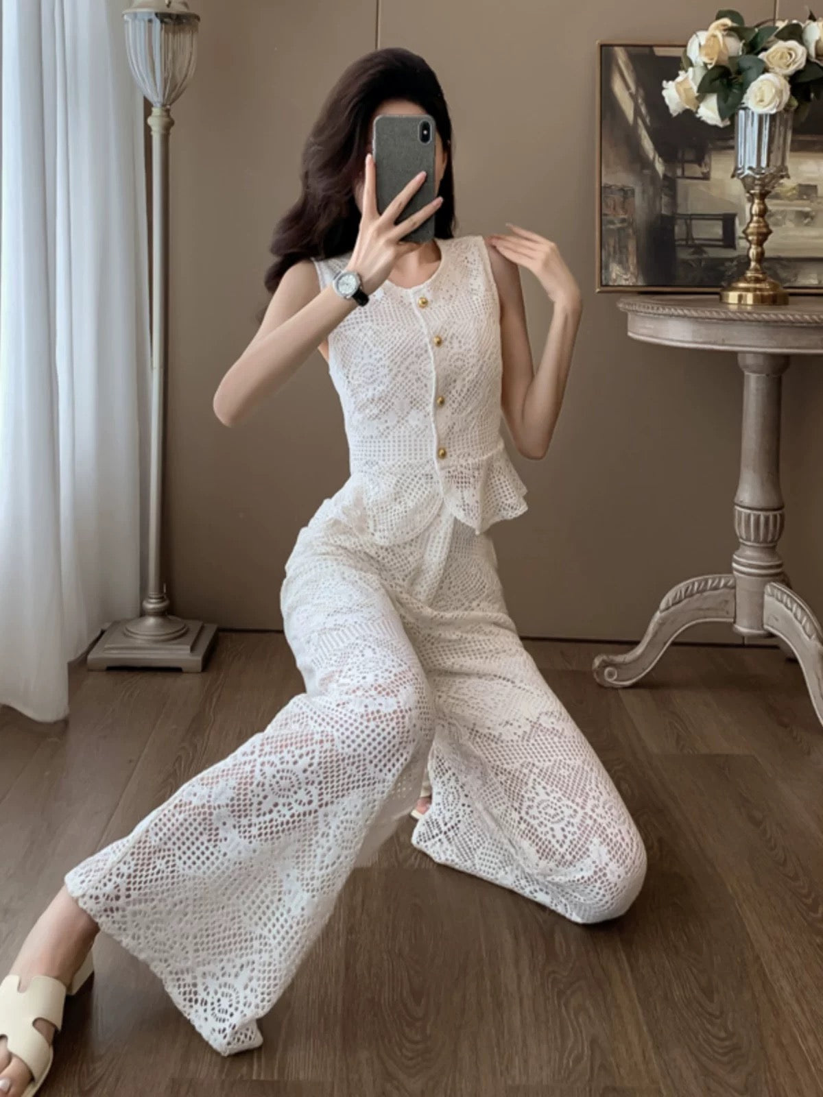 Summer clothes are paired with a complete set of fashionable age-reducing temperament for ladies, high-end lace sleeveless wide-leg pants two-piece suit for women