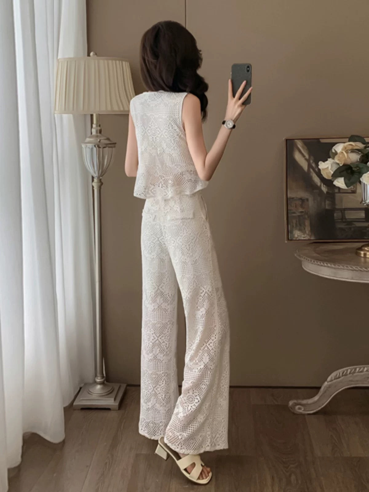 Summer clothes are paired with a complete set of fashionable age-reducing temperament for ladies, high-end lace sleeveless wide-leg pants two-piece suit for women