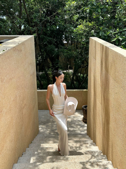 VENUIE French-style white halter neck dress, V-neck, fishtail satin, unique design, high-end backless long dress