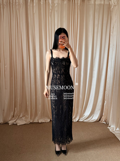 3.17MUSEMOON｜Russian supermodel Helsa wears a sheer, unlined, slightly see-through fishbone lace slip dress.