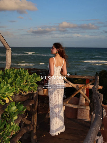 3.17MUSEMOON｜Russian supermodel Helsa wears a sheer, unlined, slightly see-through fishbone lace slip dress.