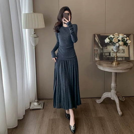 A complete set of early autumn outfits, fashionable and youthful, high-end knitted pleated skirt, casual two-piece suit for women