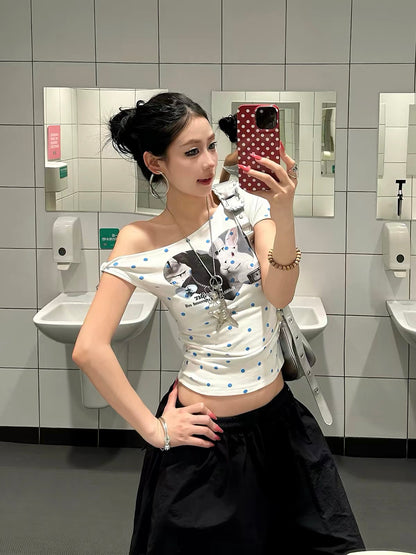 Baobaotang Korean-style retro heart & polka-dot one-shoulder short-sleeve T-shirt; a fitted, slimming, cropped top for a sweet-yet-edgy look.