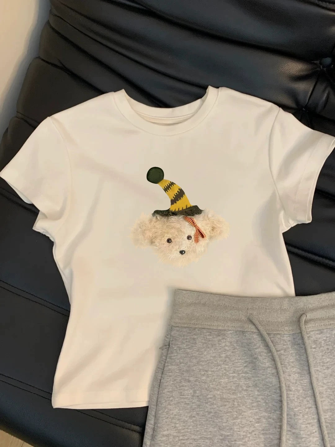 Fashionable and effortless! Great value for money! Cute bear summer new suit women's white straight shoulder T-shirt