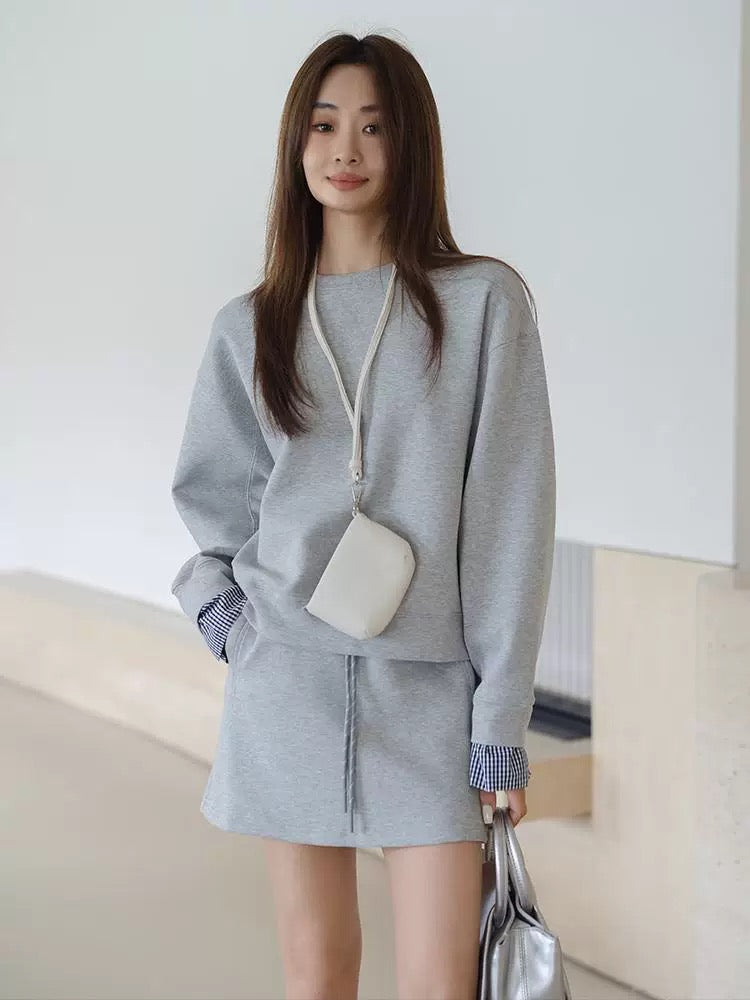 Wang Fei's casual sports suit for women, a complete set of autumn wear, lazy loose round neck sweatshirt, short skirt