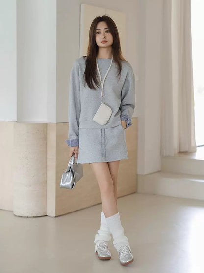 Wang Fei's casual sports suit for women, a complete set of autumn wear, lazy loose round neck sweatshirt, short skirt