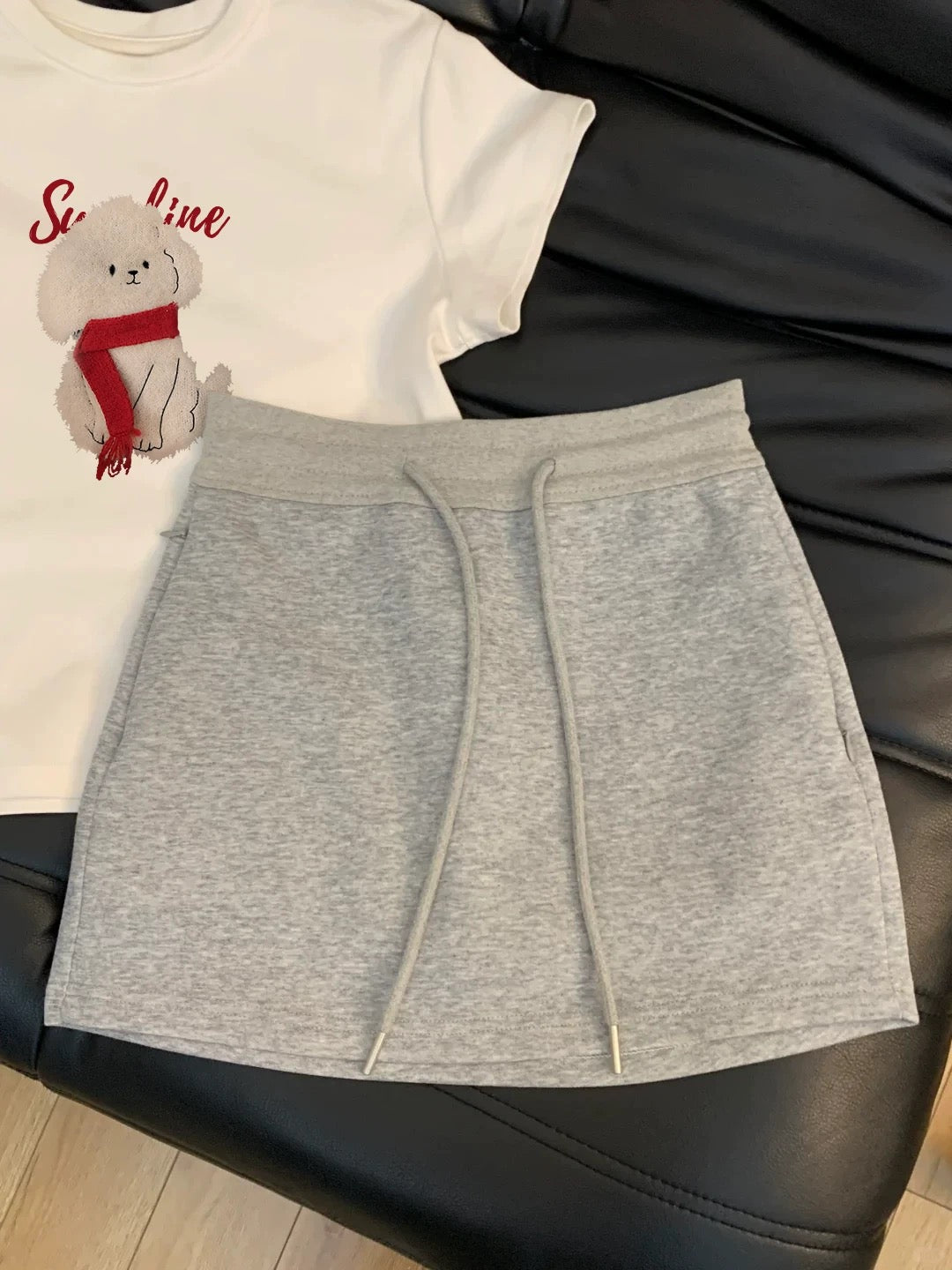 Looks good on everyone! Everyday style ~ White straight shoulder short-sleeved T-shirt for women summer all-match gray short skirt suit
