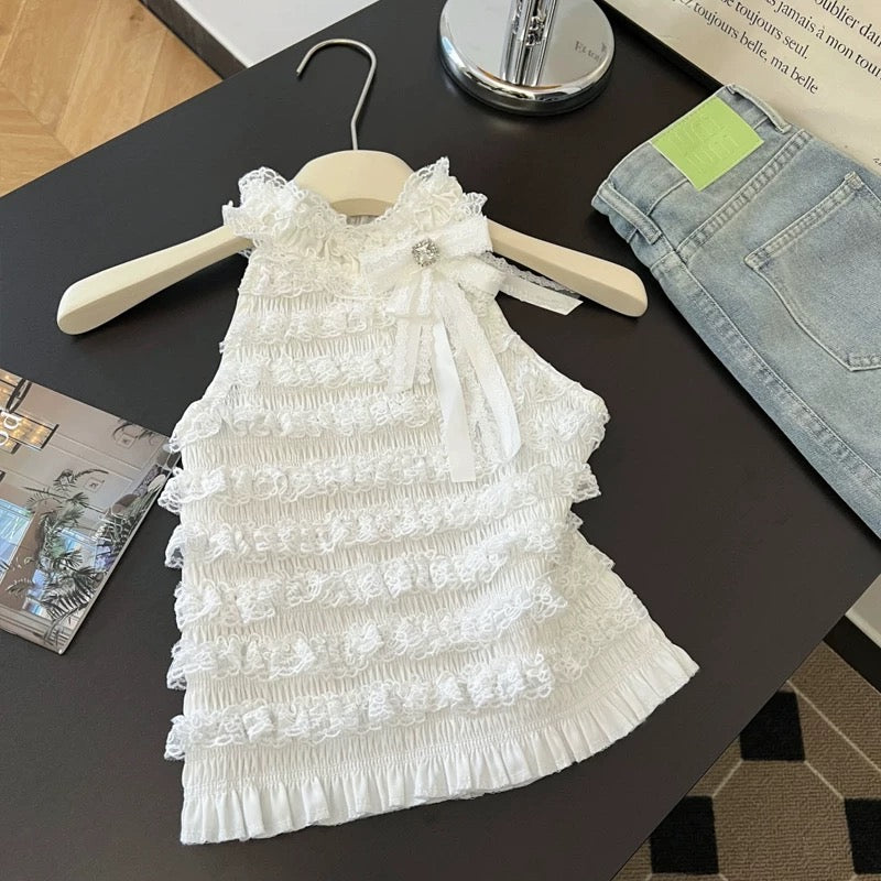 Jade Closet flagship store recommendation: A uniquely designed halter-neck sleeveless vest top with a pure and alluring style.