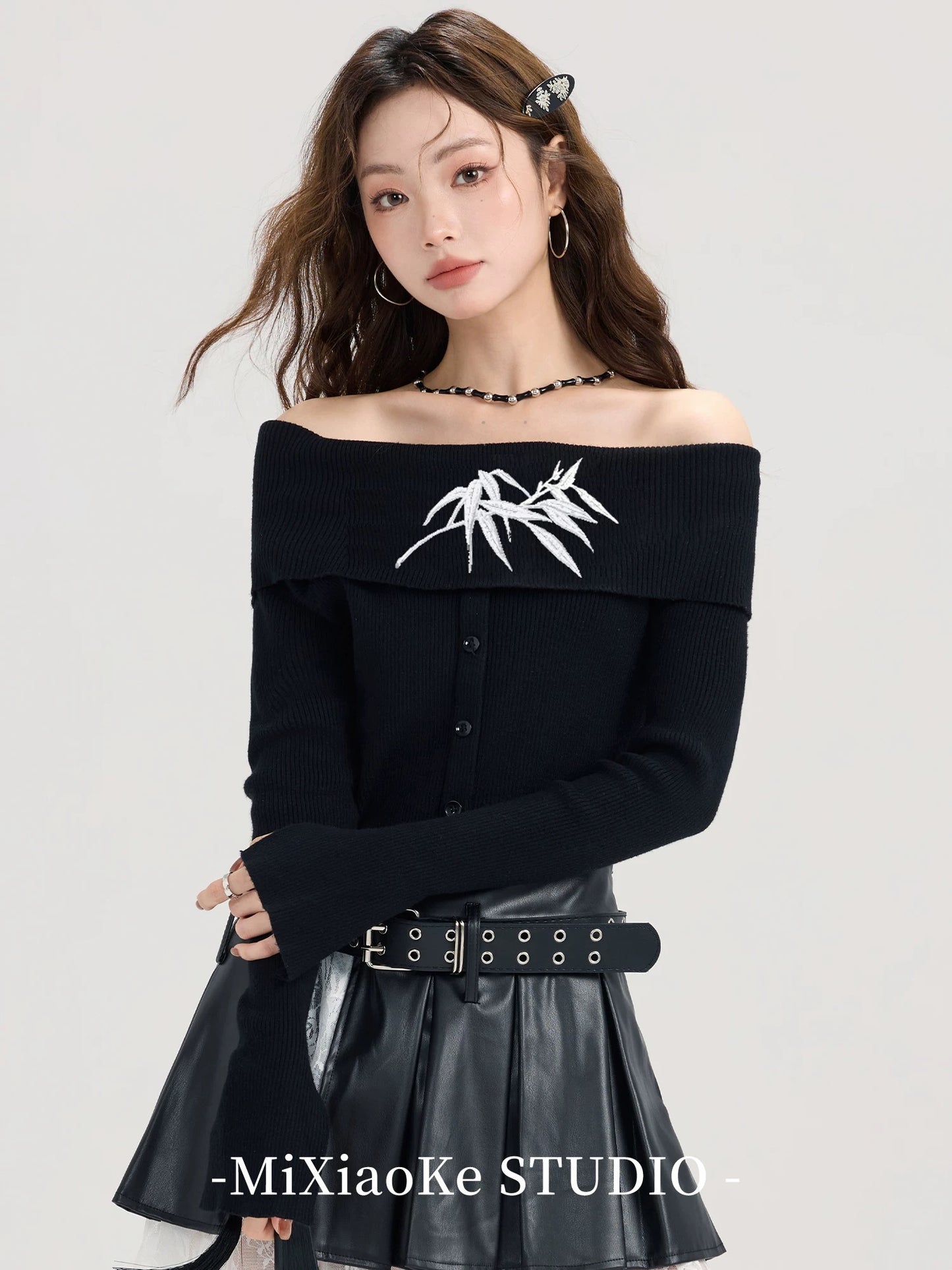 Mi Xiaoke's new Chinese style black one-shoulder knit sweater sweater for women autumn design slim-fitting off-shoulder top