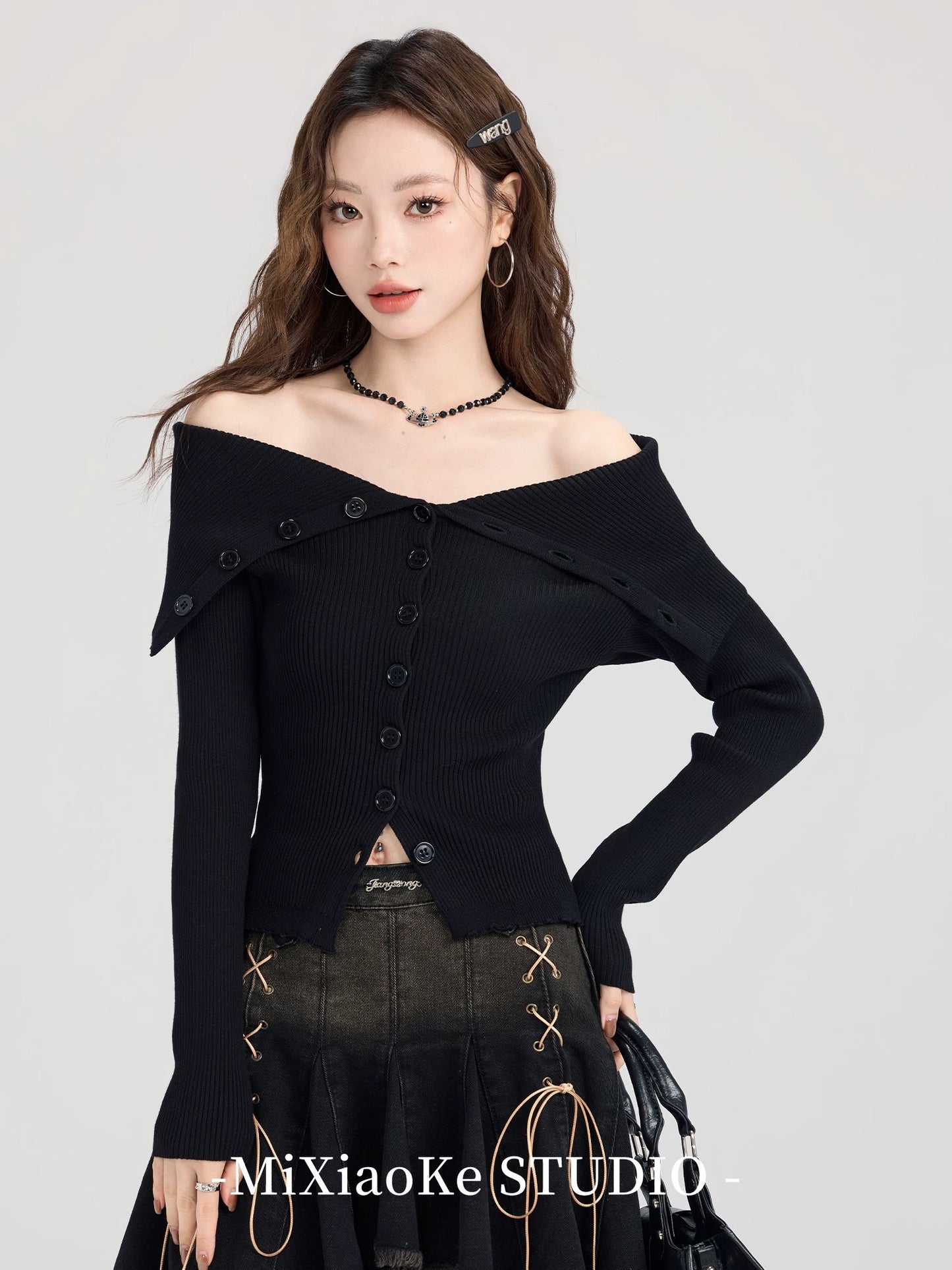 Mi Xiaoke high-grade black one-shoulder sweater for women in early autumn, outer wear, slim-fitting, temperament long-sleeved top