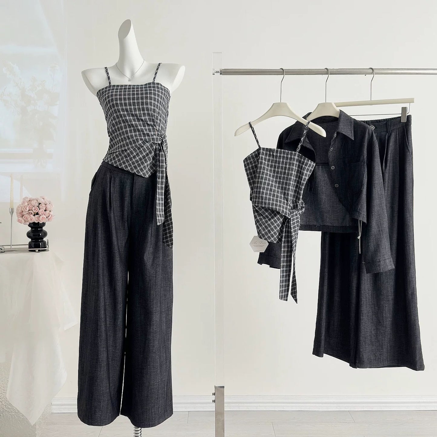 Early autumn loose-fitting suit for women, Korean style, fashionable and age-reducing denim jacket, plaid suspenders, wide-leg pants, three-piece suit