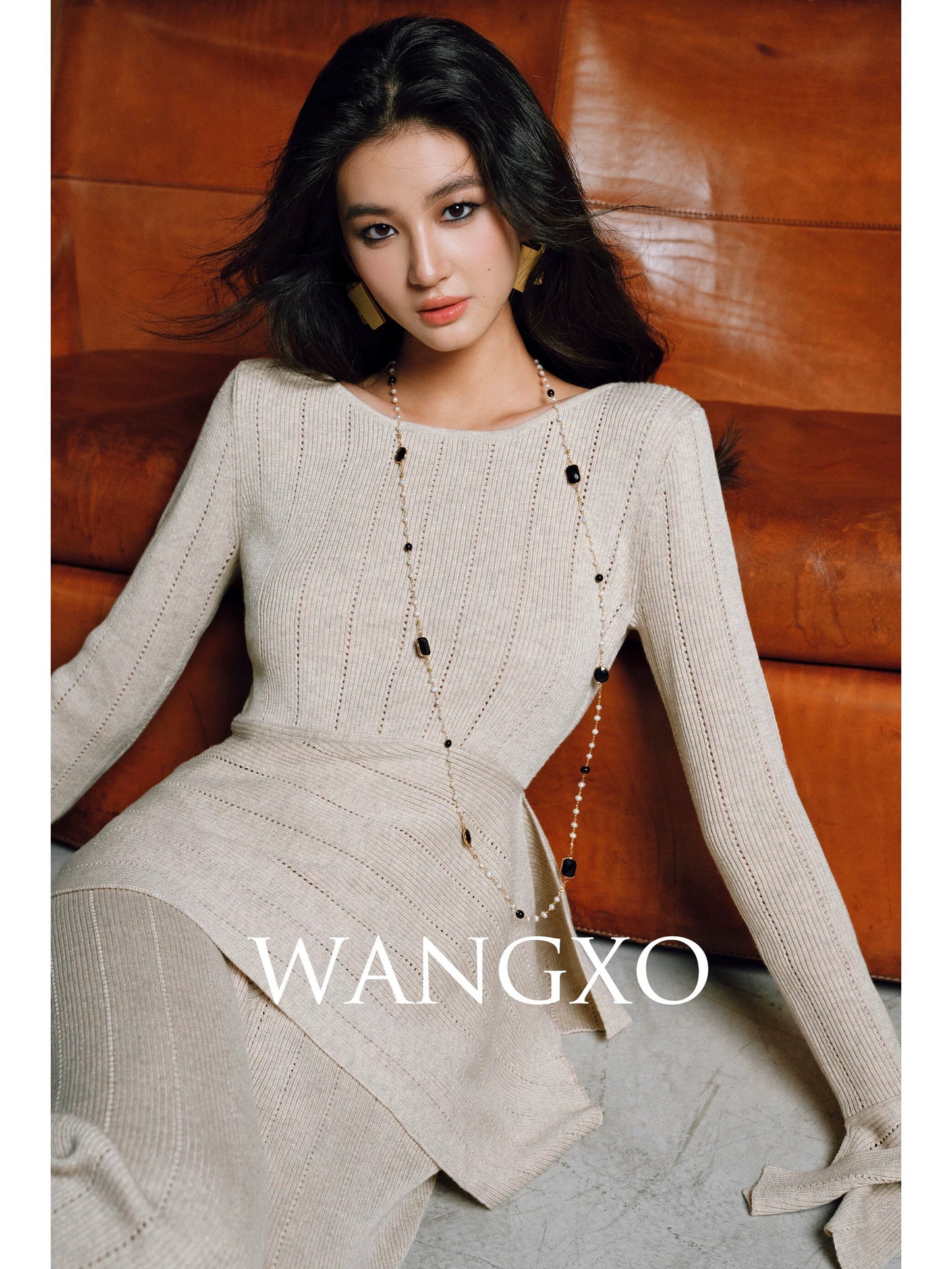 WANGXO｜Soft wool with gold thread embellishment｜Breathable eyelet craftsmanship｜Slant-collar stitching knitted suit