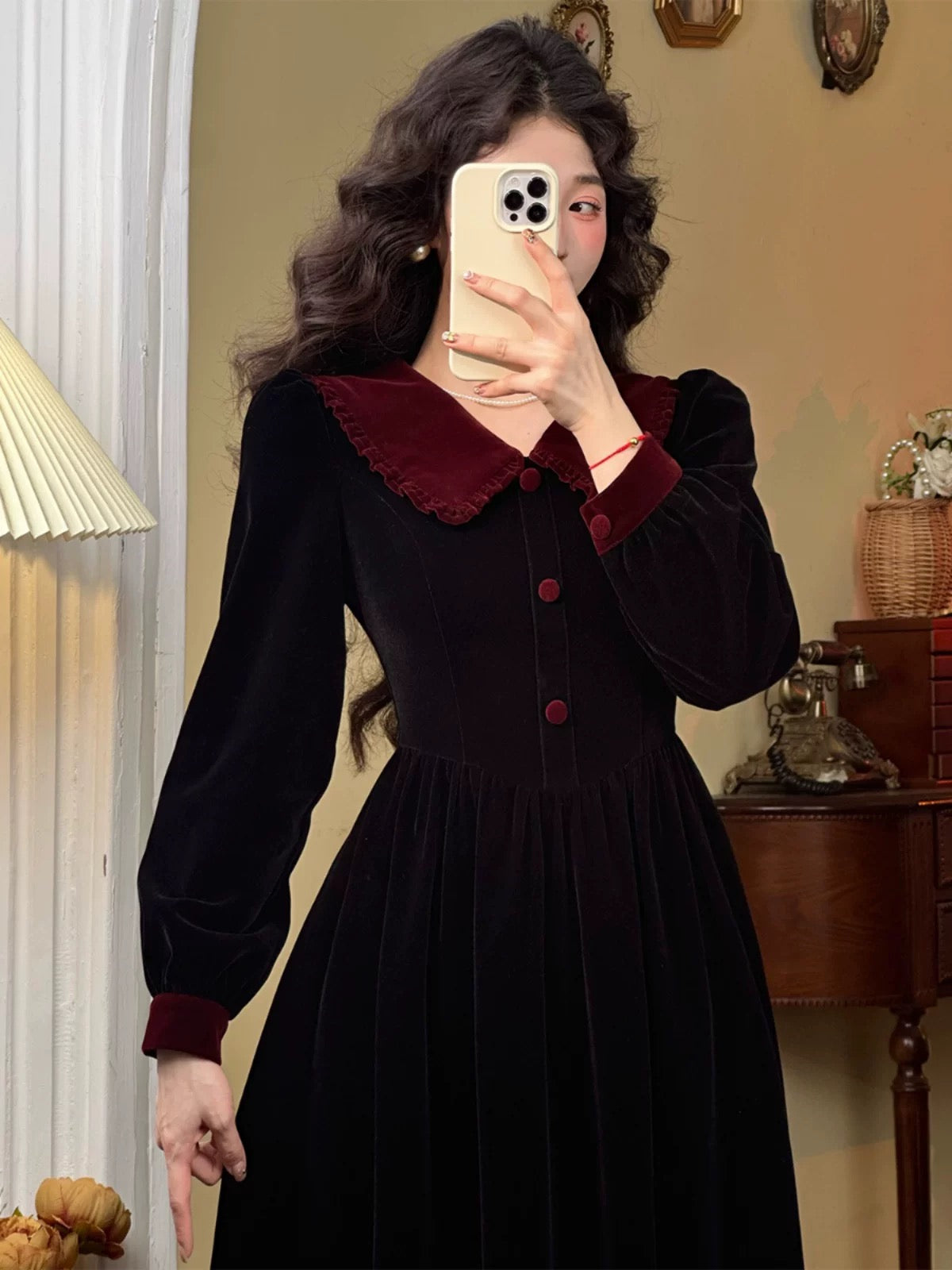 Mrs. Xiao's 2024 new women's autumn and winter French retro high-end wear black velvet dress for children