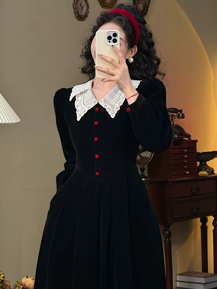 Mrs. Xiao's new autumn and winter retro French waist temperament black and white velvet lace splicing long-sleeved dress for women