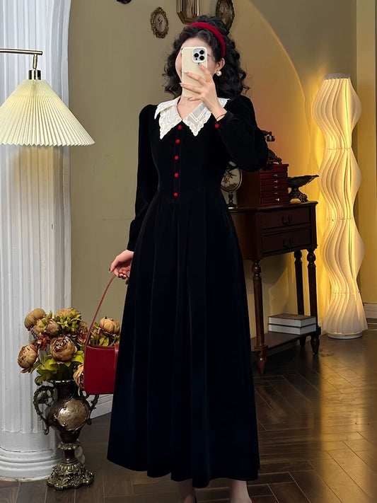 Mrs. Xiao's new autumn and winter retro French waist temperament black and white velvet lace splicing long-sleeved dress for women